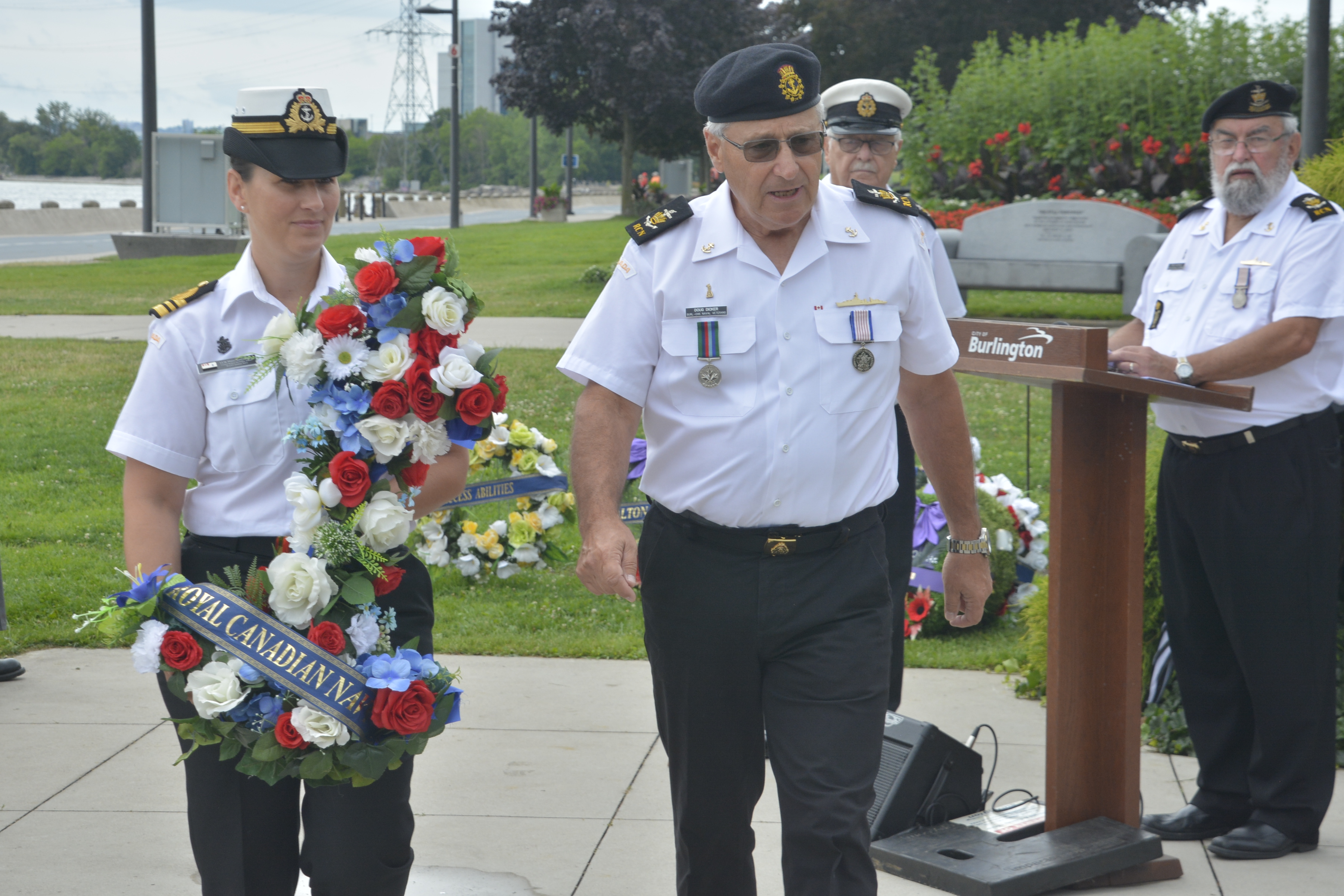 LCdr Sowa lays wreath for the RCN