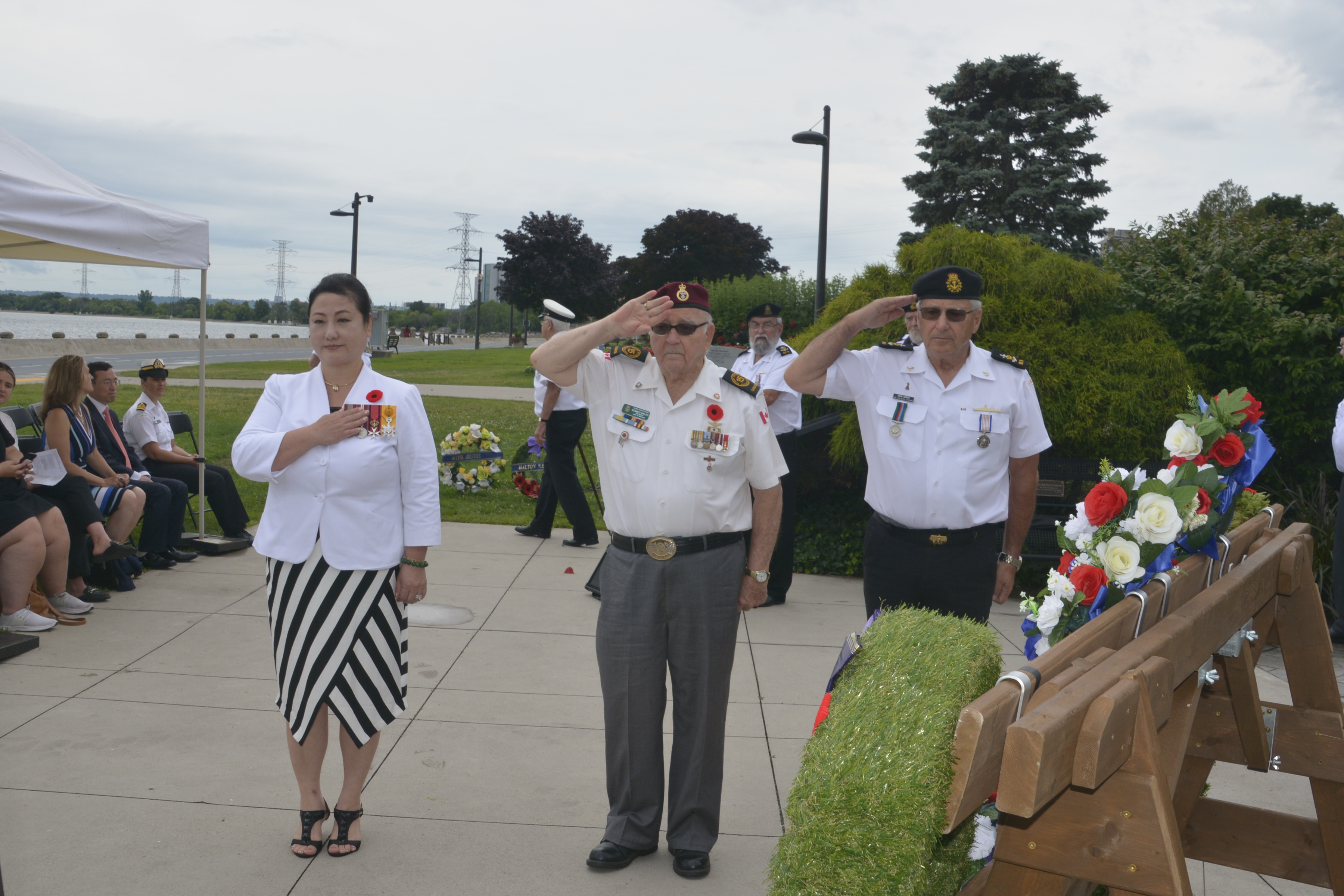 HooJung Jone Kennedy & Veteran
Lay Korean Veterans Ass'n Wreath